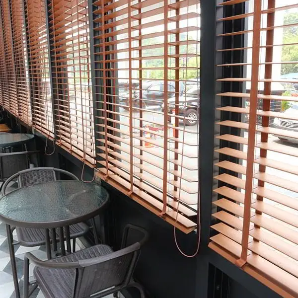 onna wooden blind min