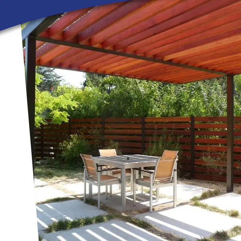 Kanopi rumah dari kayu yang klasik 