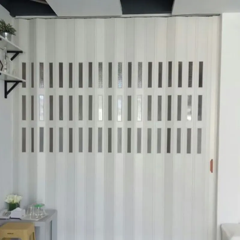 1. Folding Door Pembatas Ruangan