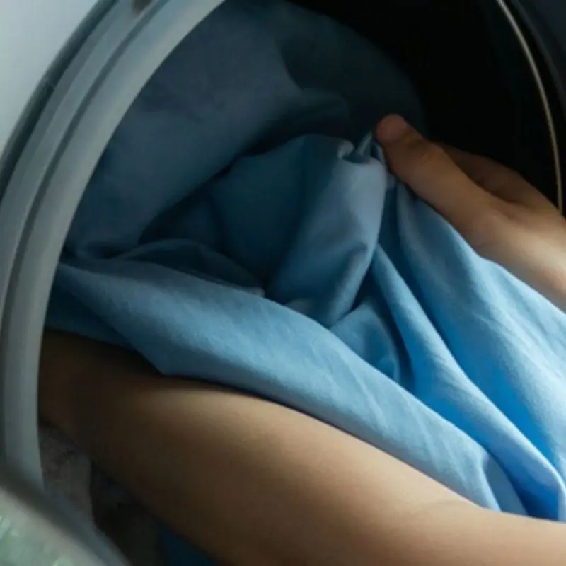 Membersihkan Menggunakan Mesin Cuci