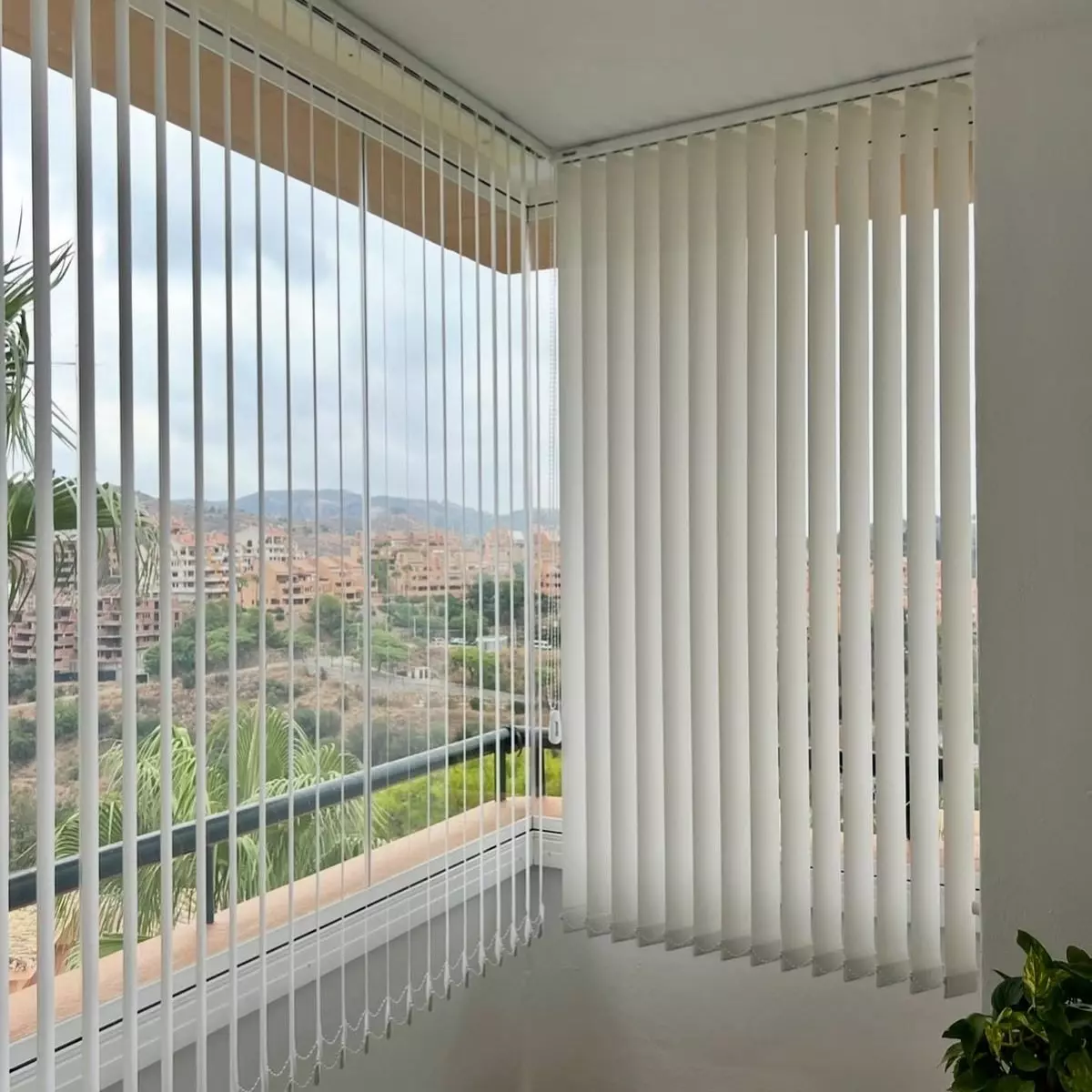Mengenal Vertical Blind Onna dan Kegunaannya